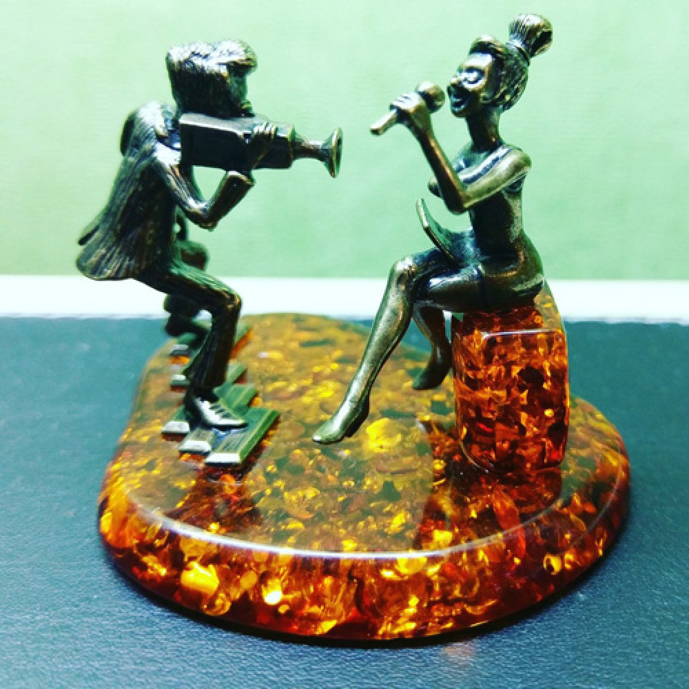 Фигурка с янтарем в бронзе - Репортаж - 60х75 мм