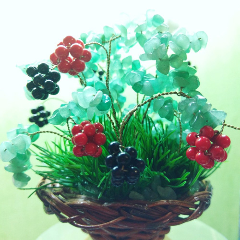 Букет ежевика в корзинке - исполнение желаний - из авантюрина, агата, коралла - цветы из камня 